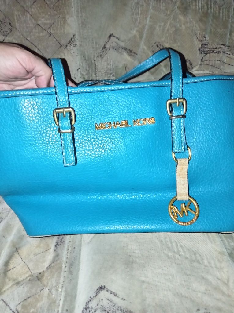 O geantă superbă de la Michael kors