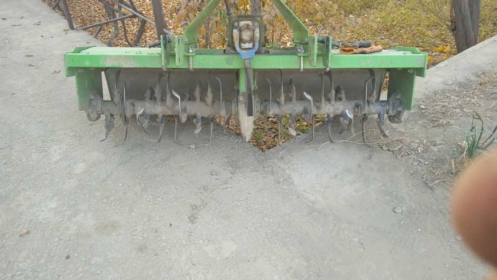 Mini traktor sotiladi