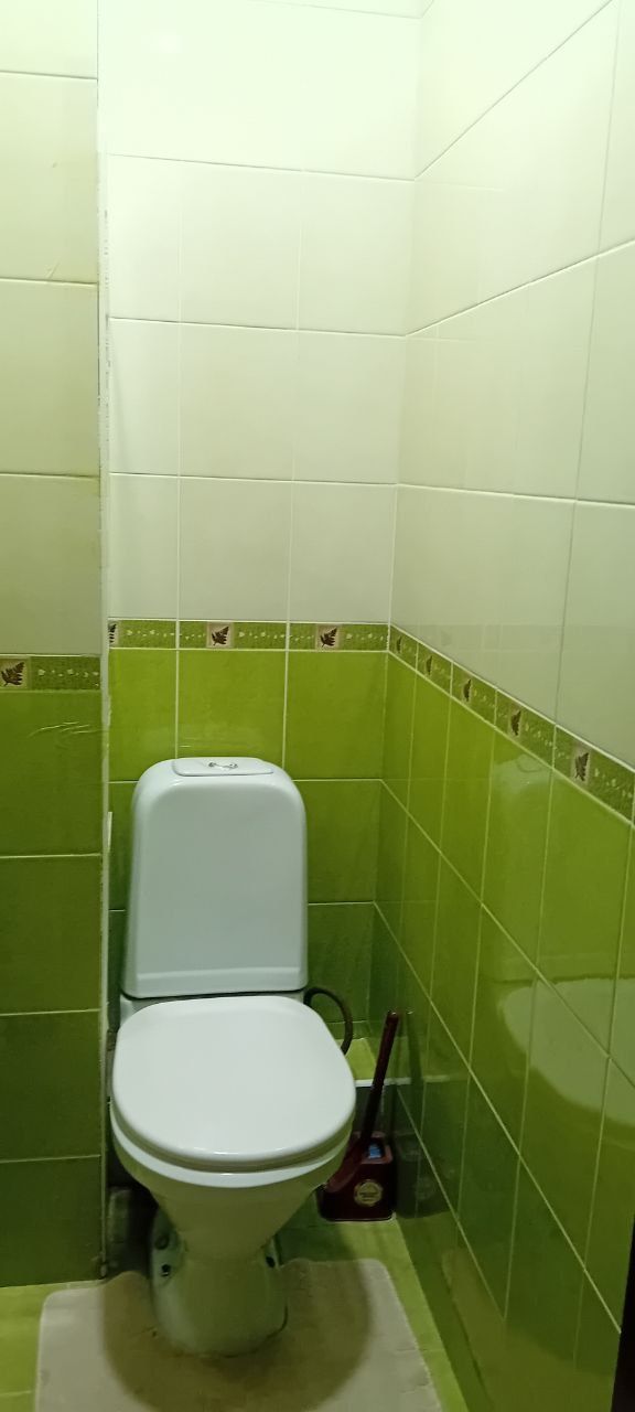 Продаётся 2х переделаная в 3х.квартира.М-Улугбекский р-он.Кара су 2.