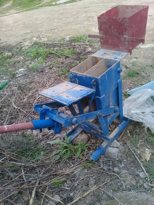 Xom g'isht quyuvchi stanok sotiladi