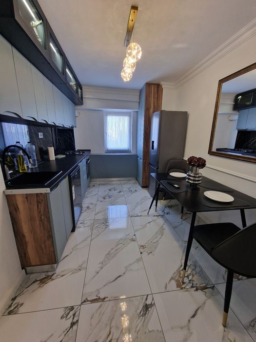 Închiriez apt 4 camere