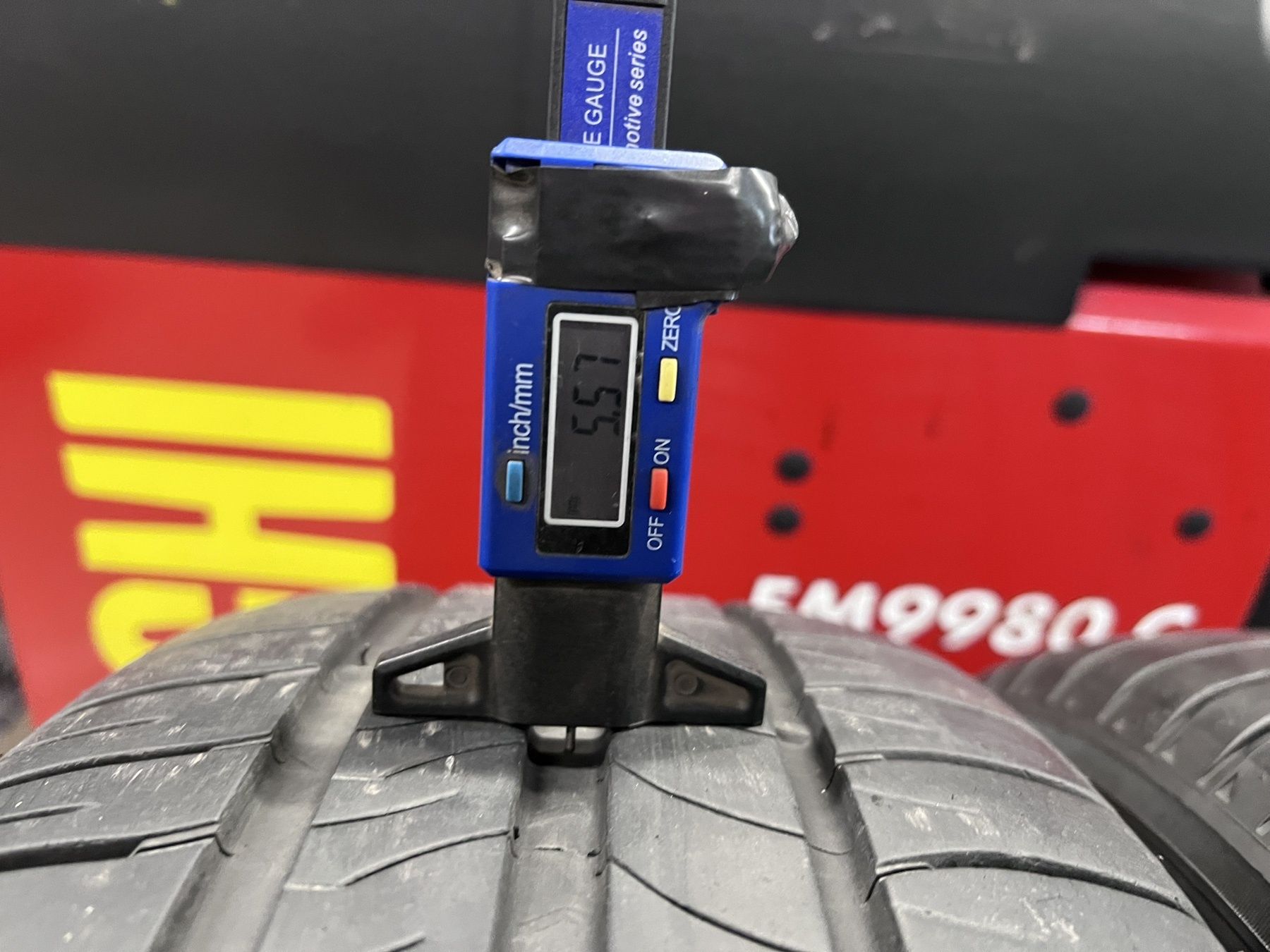 Летни гуми 205/55 R16  2бр.Michelin и 2бр. Firestone.