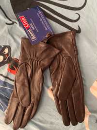 Продавам дамски ръкавици-  100% естествена кожа- размер XS