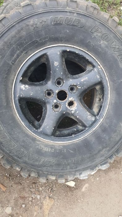 Vând jante Jeep 15" cu cauciucuri de noroi