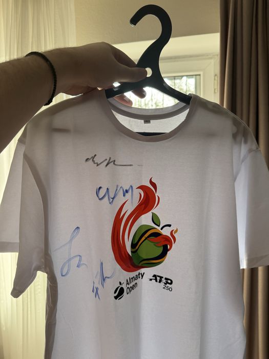 Футболка ATP 250 с автогрофами звезд