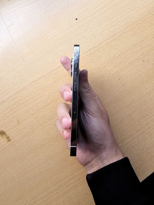 Iphone 13 pro с дребни дефекти