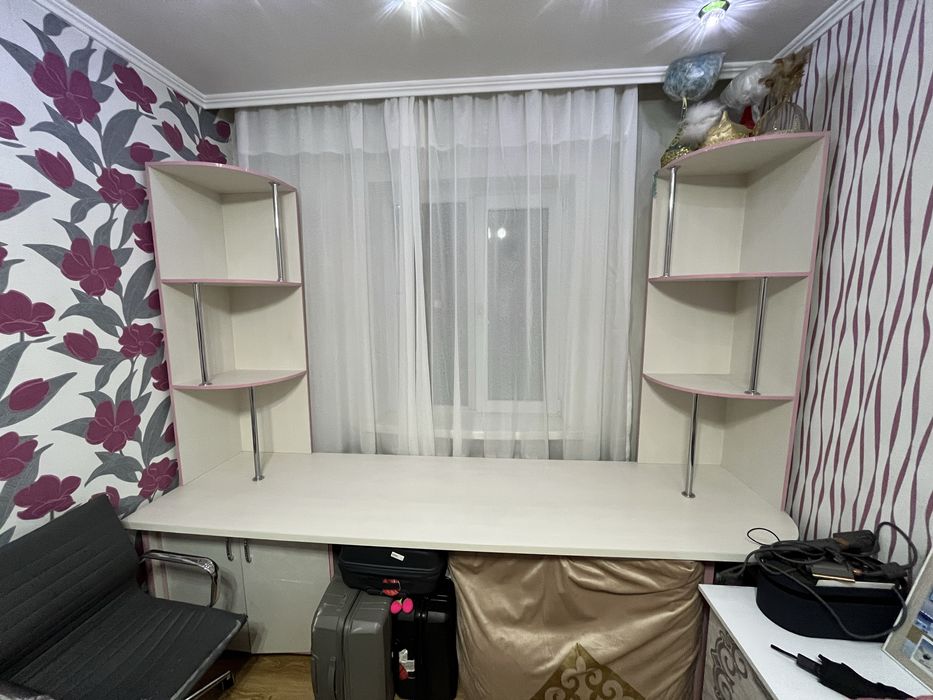 Продается шкаф с тумбами