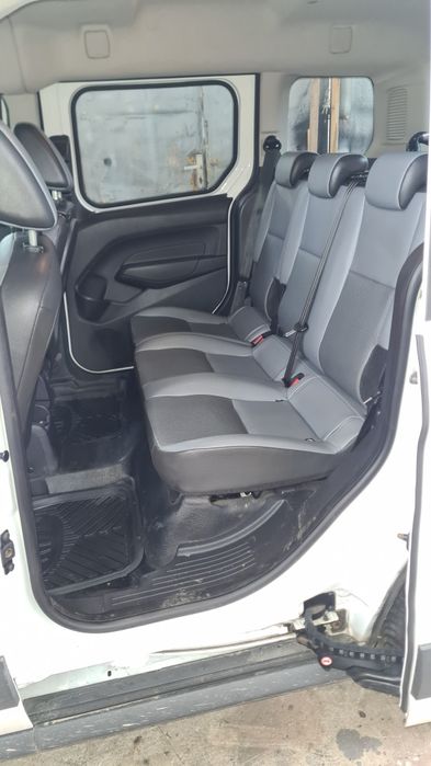 Vând Ford Transit Connect  euro 6, fabricat în 2015, 5 locuri