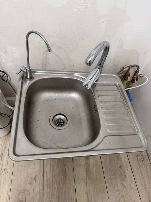 Продам мойку вместе со смесителем