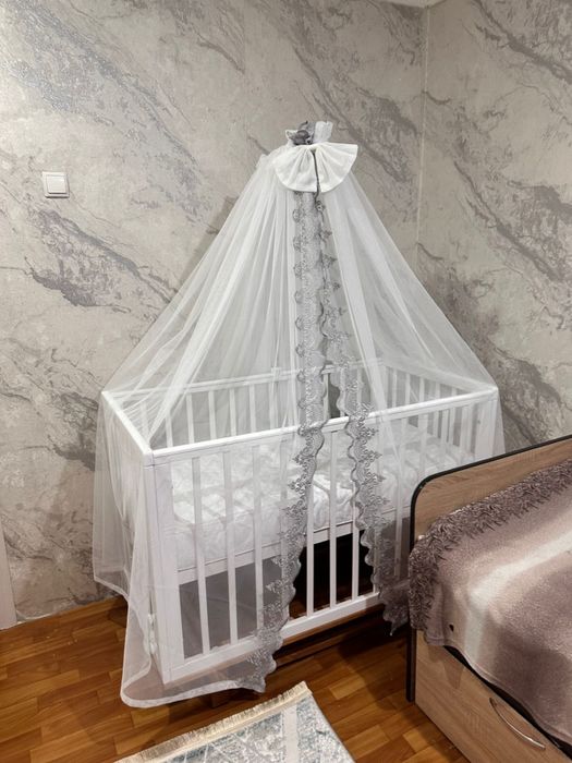 Продам кроватку новую 120.000 тенге с матрасом ,с креплением,и балдахи