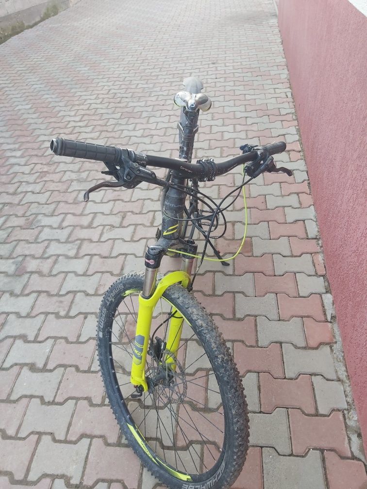 Bicicleta cu franii hidraulice