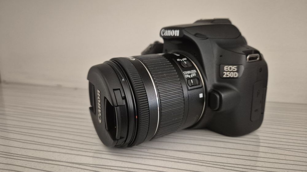 Фотоаппарат Canon 250d зеркалный +штатив Jmary
