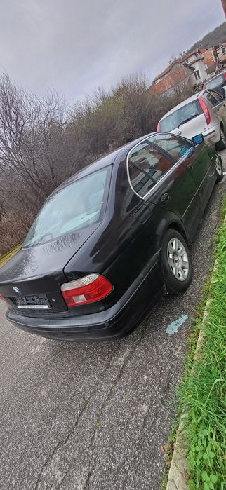 Продавам бмв е39 цяло или на части