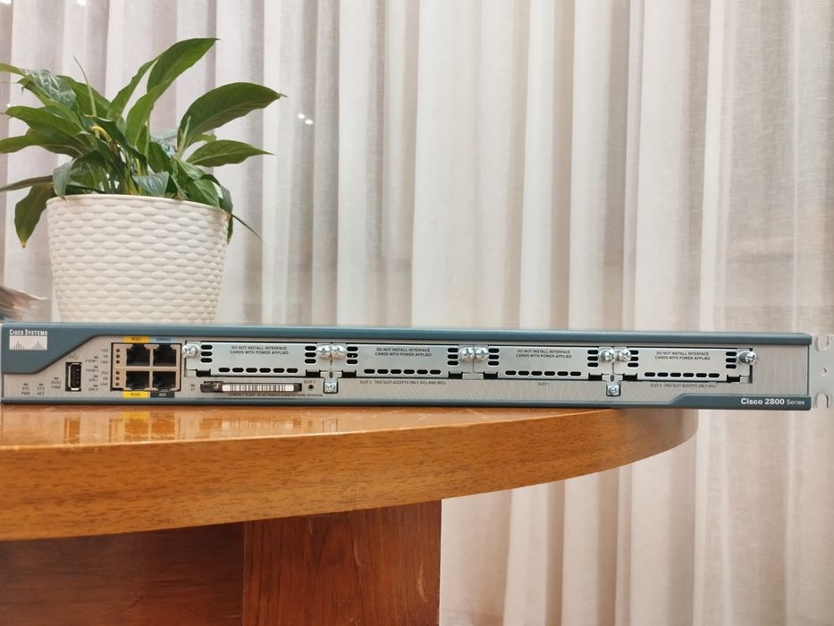 маршрутизатор CISCO 2801
