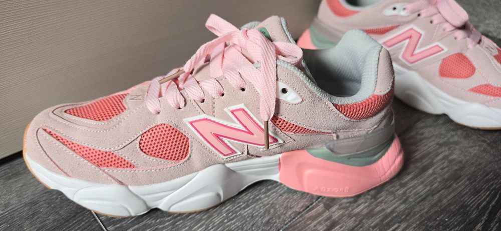 New Balance 9060 Pink