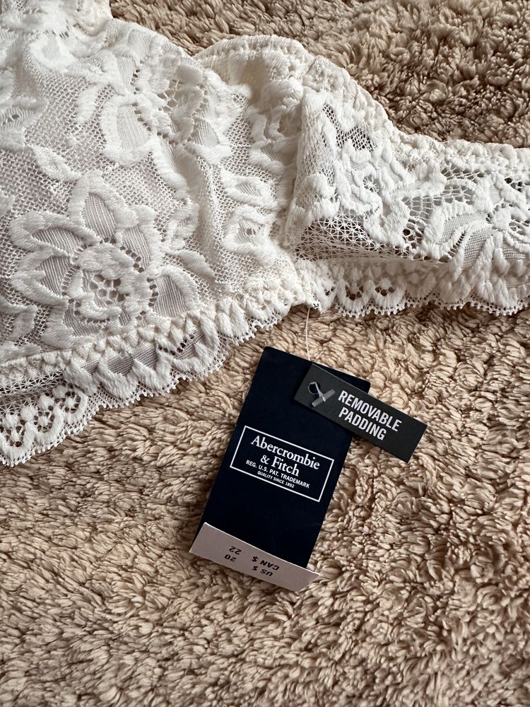 Нов дантелен сутиен Abercrombie & Fitch + топ
