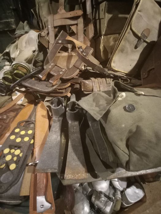 Военна видове маска каска и военна много други оригинал