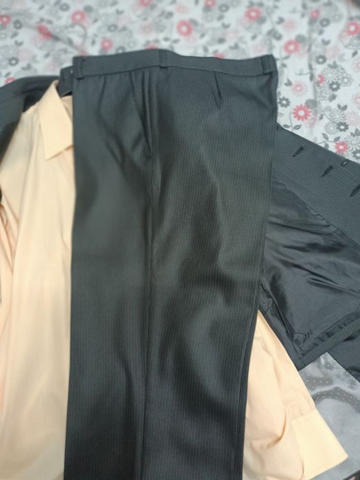 Vând costum bărbătesc