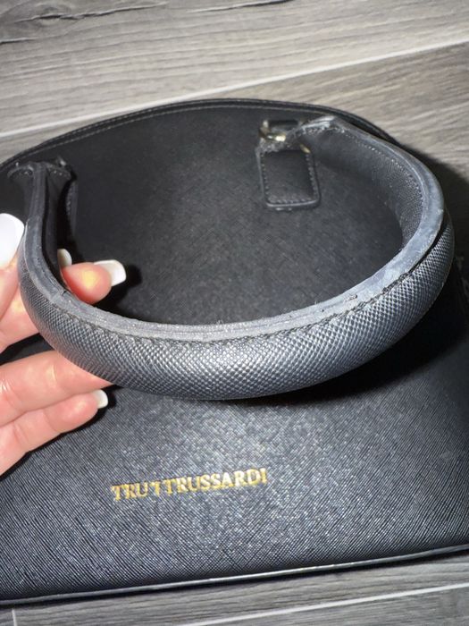 Geanta Truttrussardi purtata, dar in stare buna