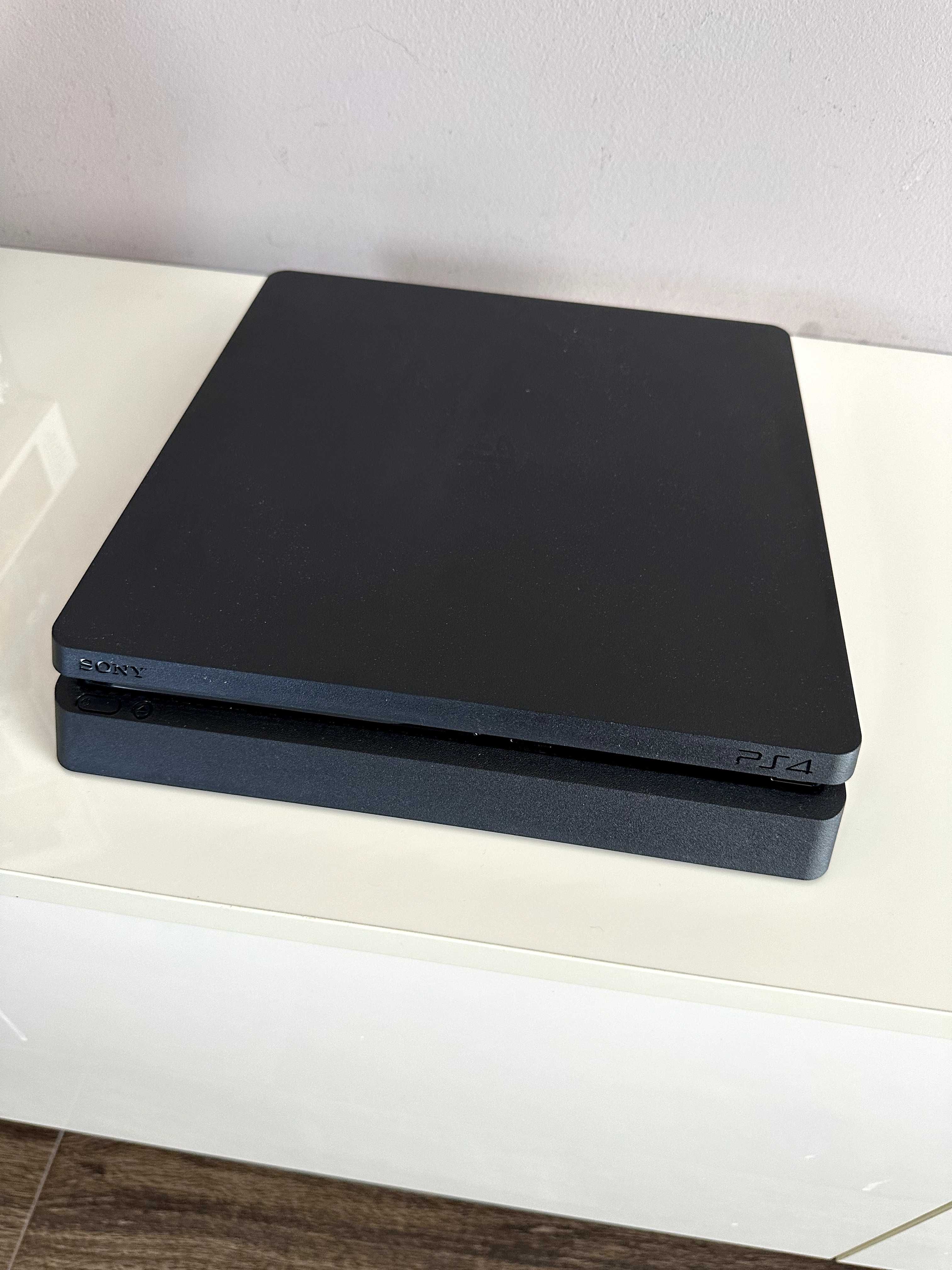 PLaystation 4 500GB с 2 джойстика