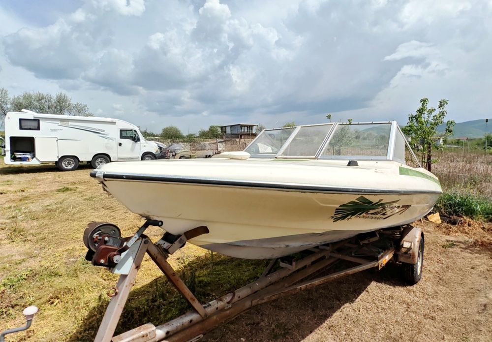 Barcă cu motor onboard, 140CP cu peridoc propriu