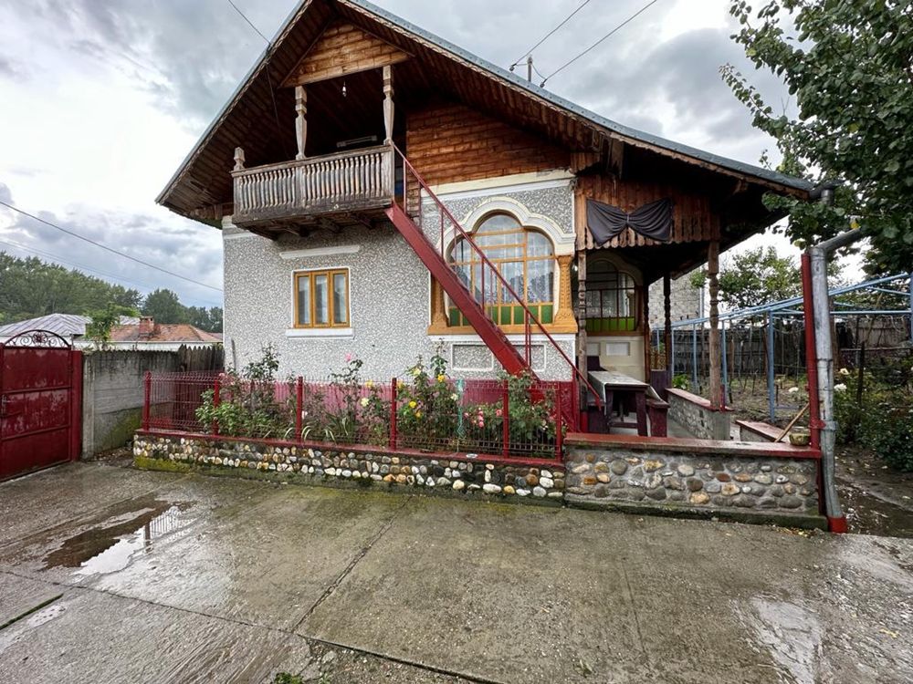 Vand 2 case si teren in com Orlesti jud VALCEA