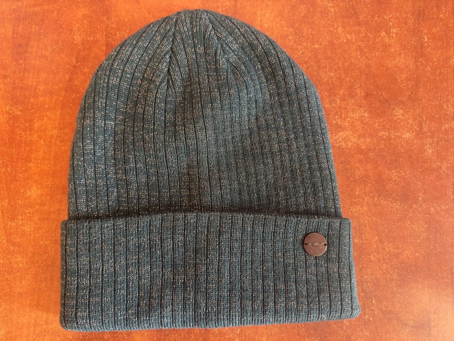 Căciulă damă marca O’NEILL, nouă, model deosebit