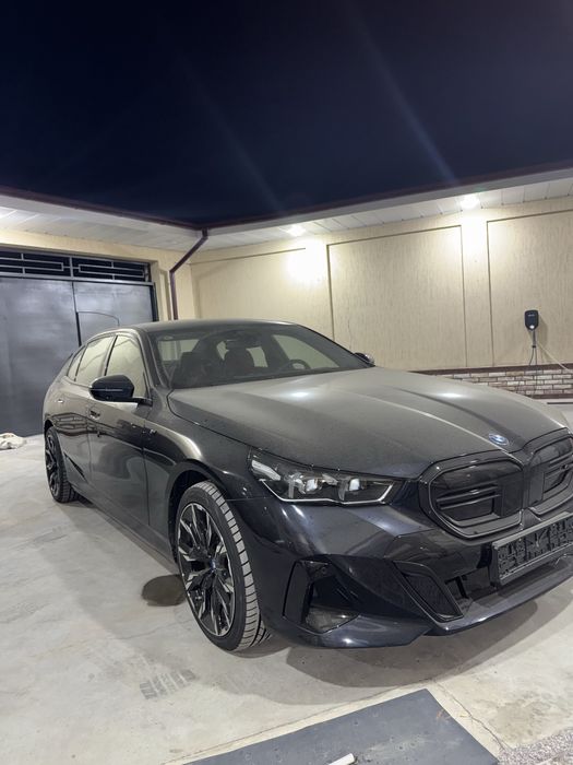 BMW i5 M sport 35L