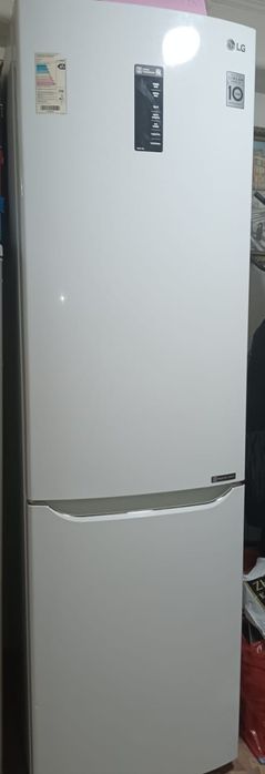 Холодильник большой с подсветкой