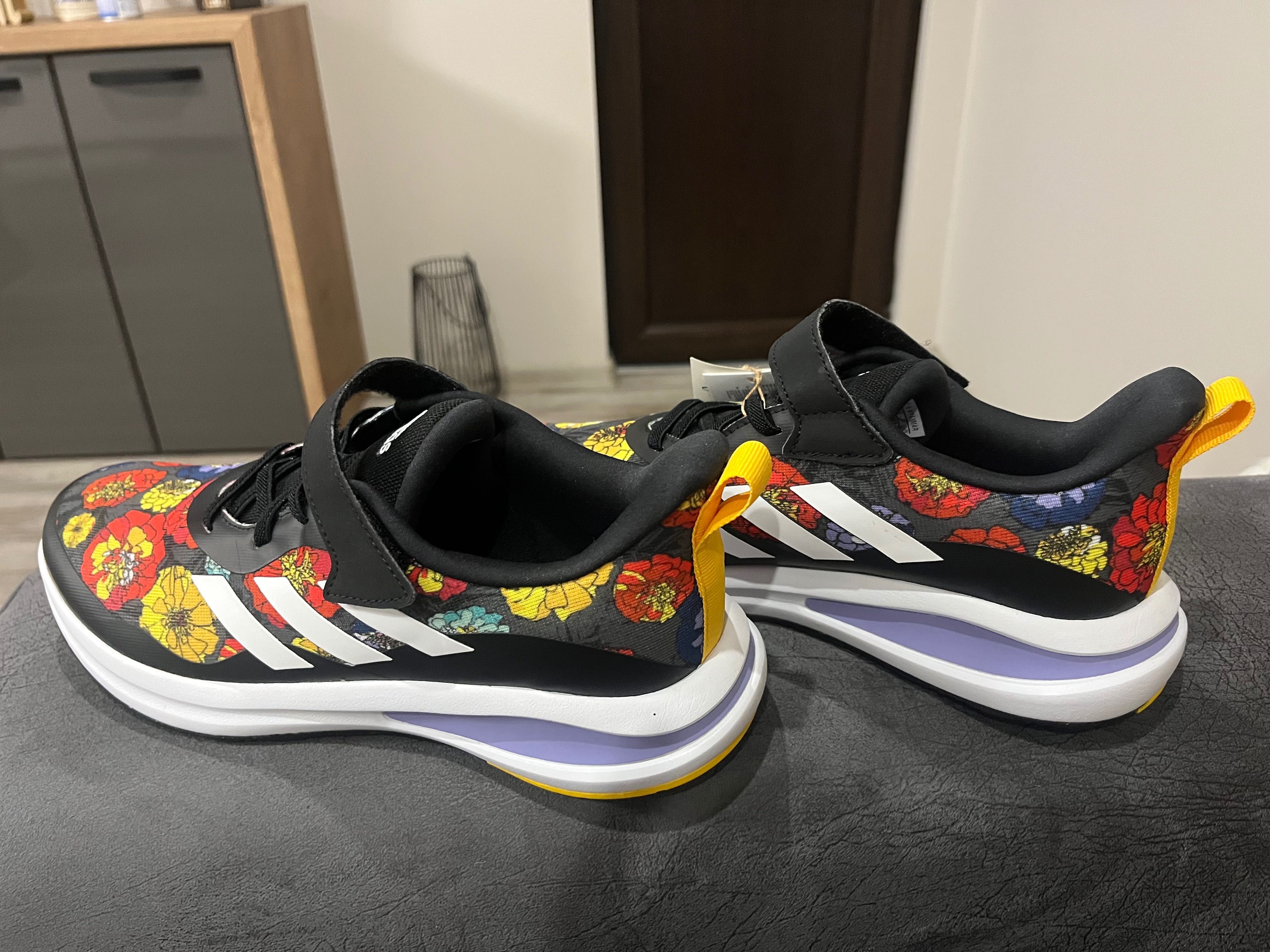 Маратонки Adidas 39 1/3