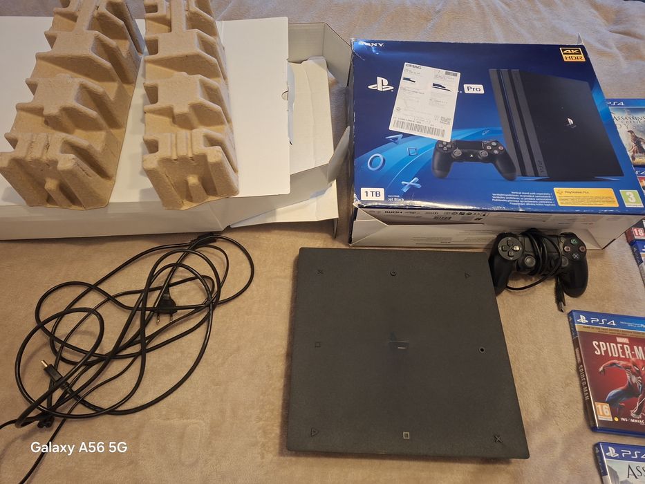 Vând PlayStation 4 Pro-1TB+ 17 JOCURI