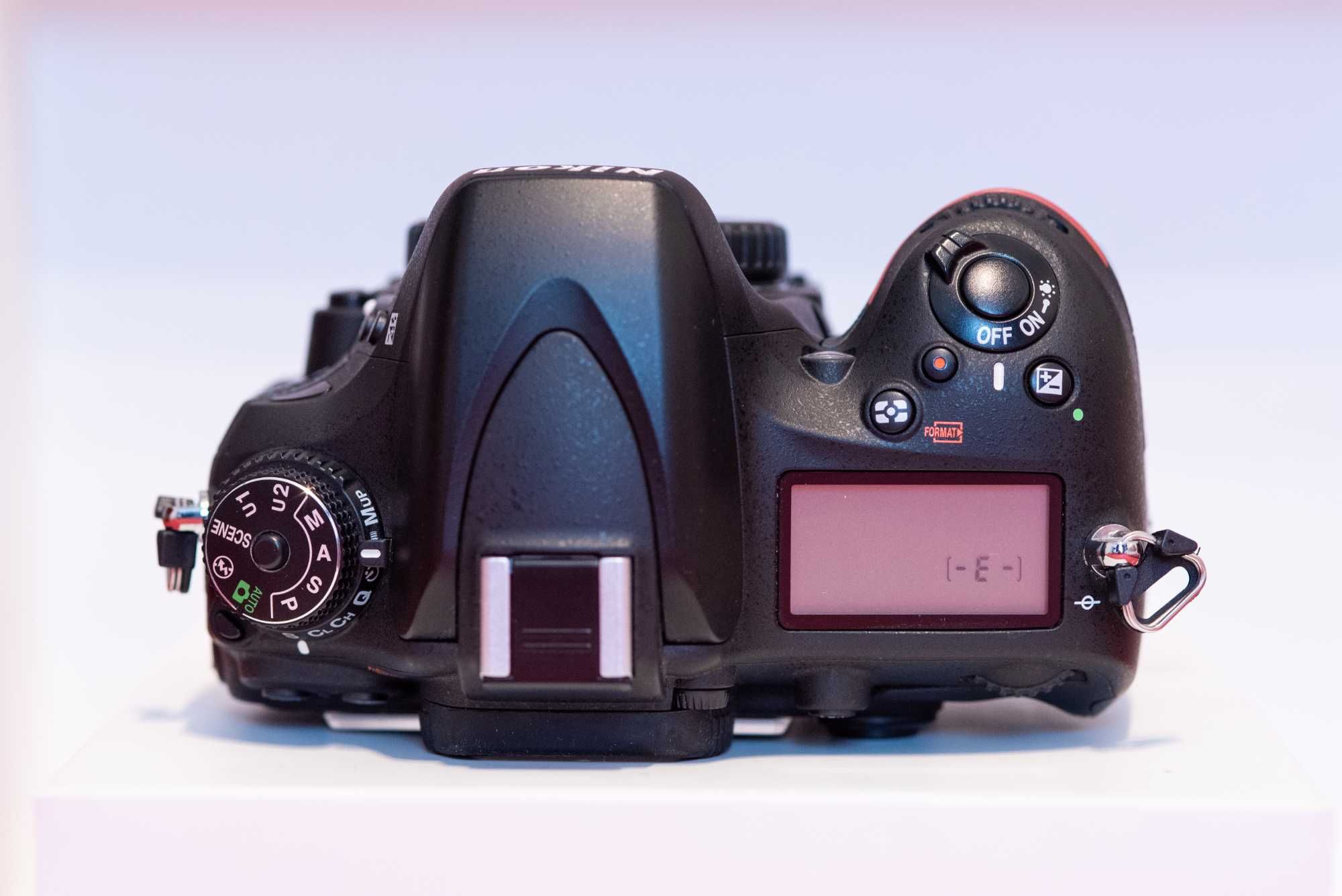 Nikon D600 body cu grip si 2 acumulatori, ~41k cadre