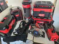 Vând scule Milwaukee M18