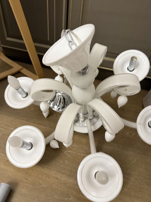 Люстра комнотная