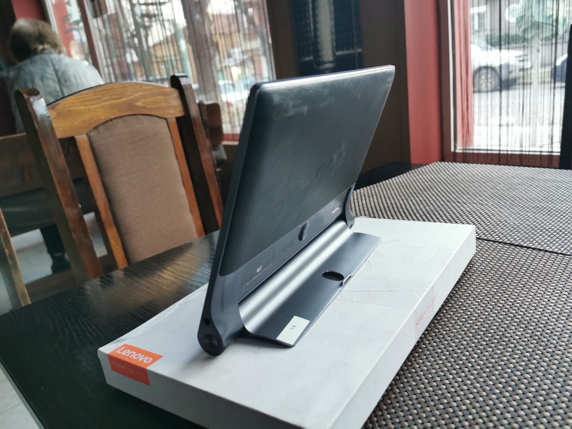 Продавам таблет lenovo yoga tab 3 pro