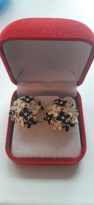 Продам серьги в отличном состоянии Листайте фото