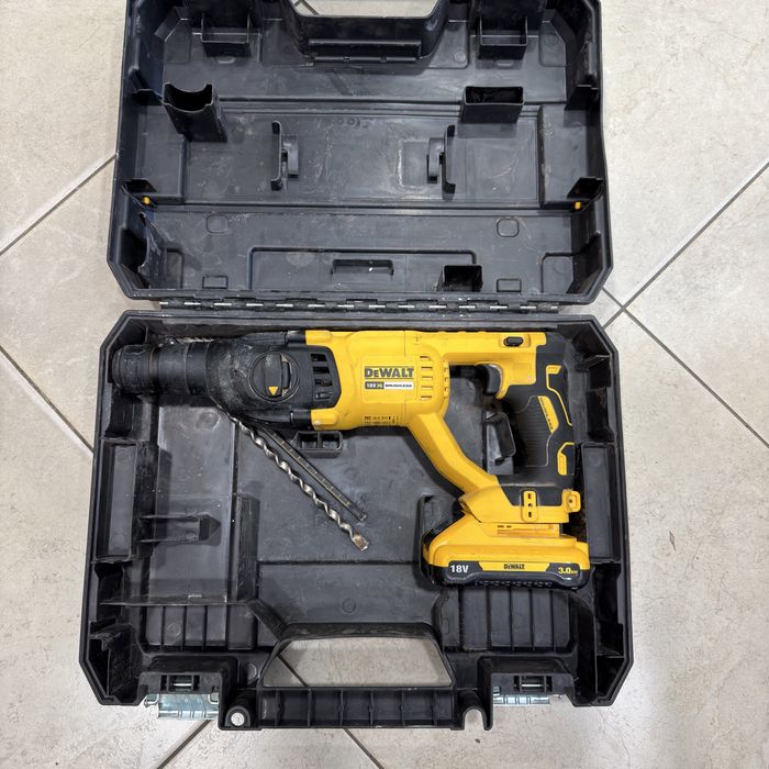Перфоратор DeWalt DCH133 боди с батерия