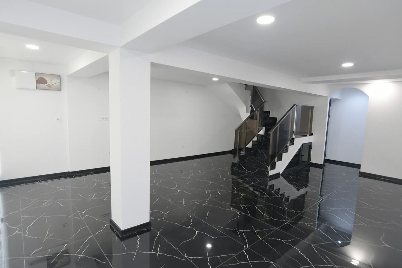 Дава се под наем Магазин в Казанлък - 90 кв.м за 867 € - Снимка #5