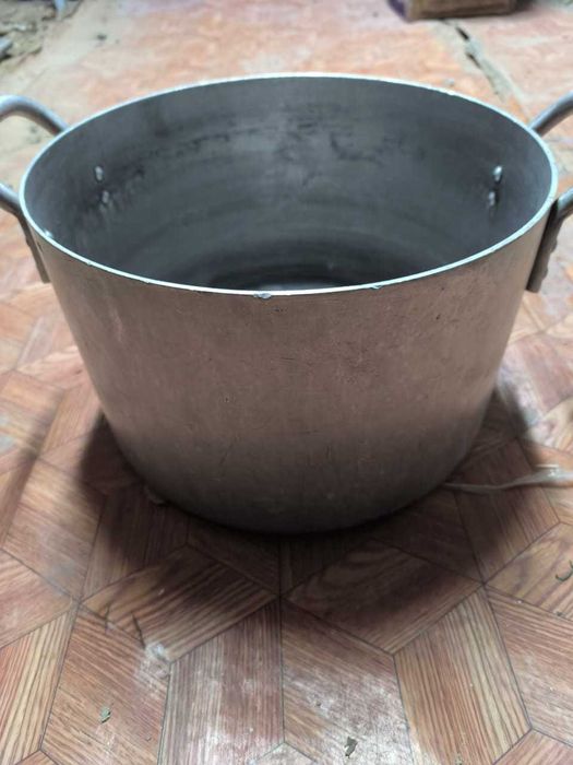 Кастрюля толстостенная 15 литров и таз диаметром 70 см алюминиевые