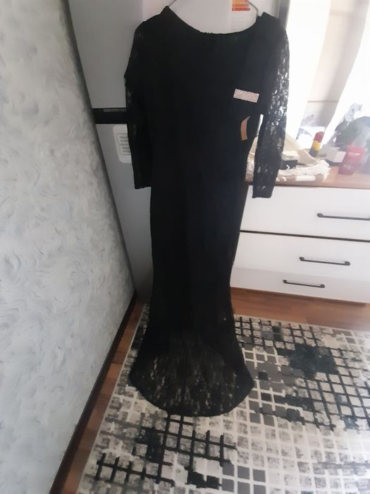 Qora jenskiy koylak sotiladi