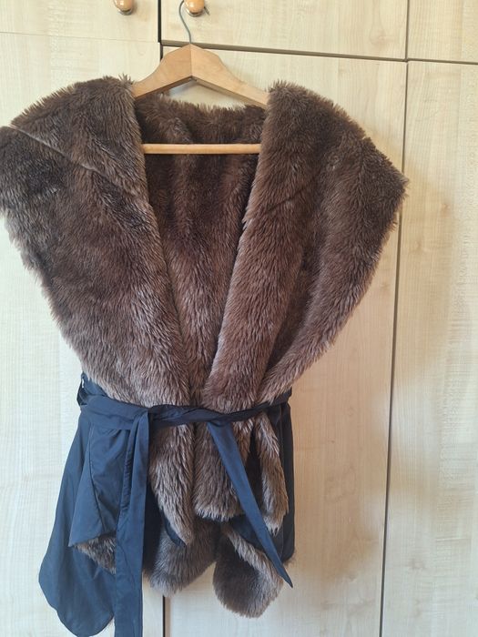 Актуален елек с кафява яка и подплата