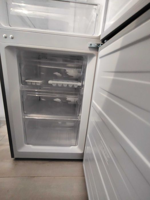 Combina frigorifica Heinner HCNF-HM253XE++, 253 l, No Frost, Clasa E