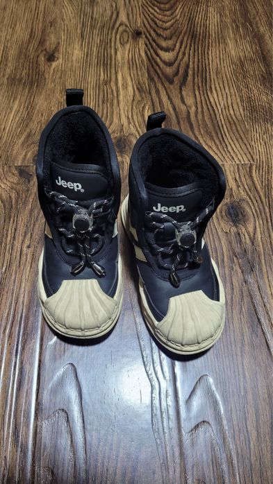 Продаю теплые детские ботинки