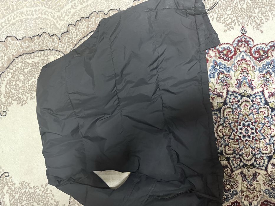 Безрукавка черного цвета