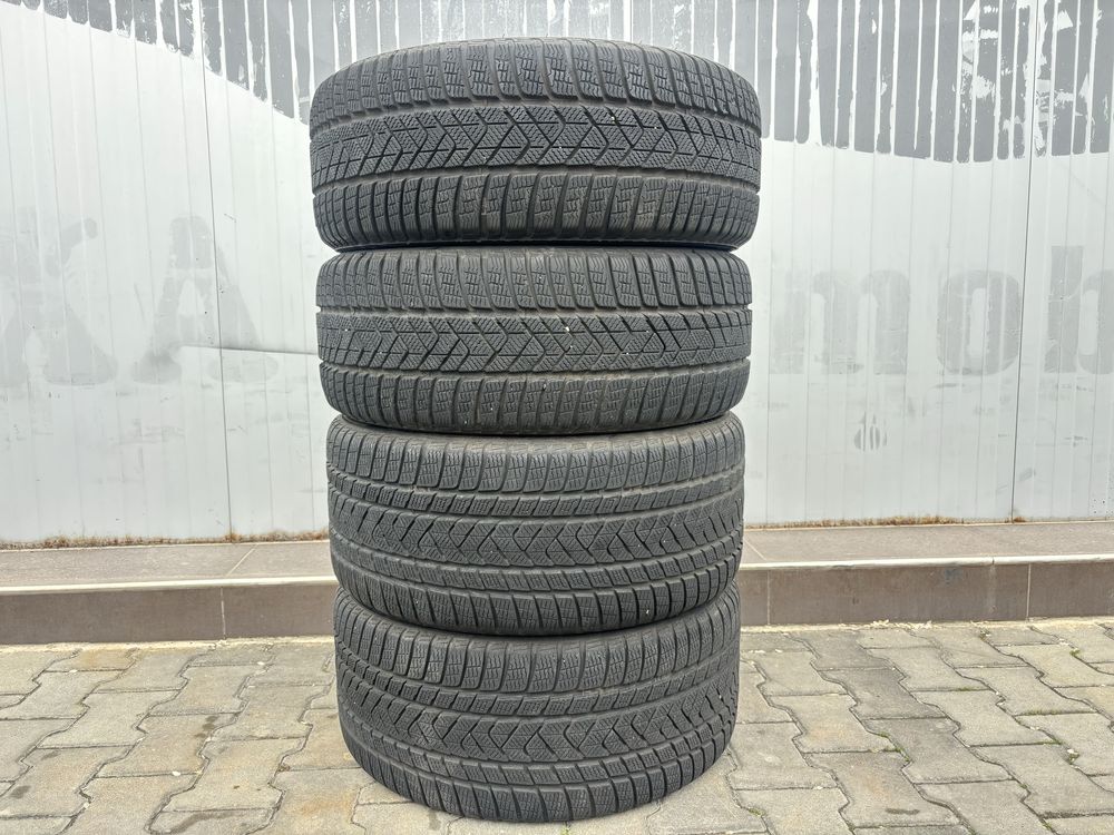 Почти нови зимни гуми Pirelli 245/40/20 и 275/35/20
