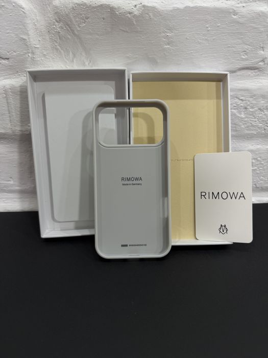 Rimowa Silver & Black Case - Iphone 17 Pro / Max / Iphone 16 Pro / Max