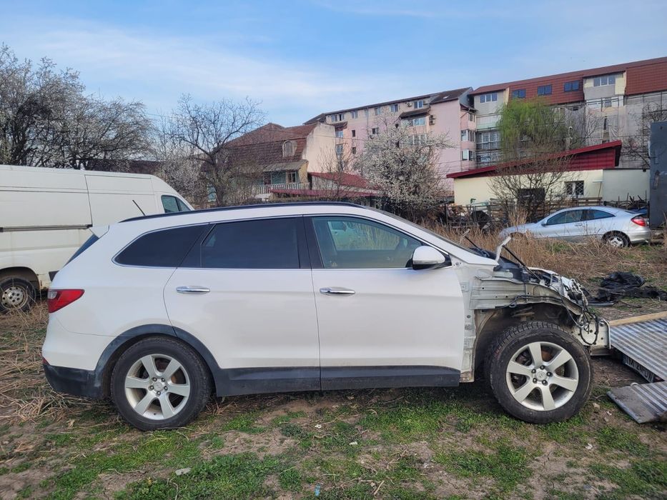 Mașină Hyundai SantaFe avariată