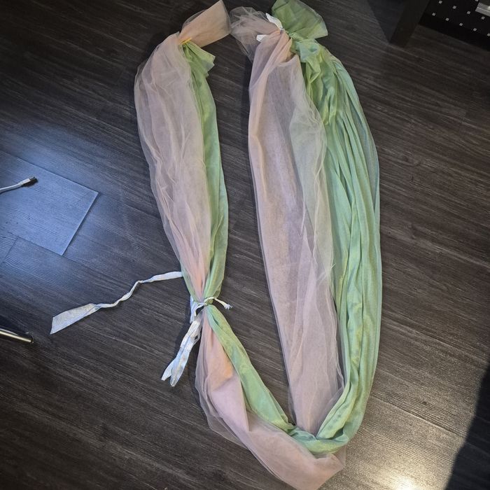 Сватбена украса за кола - воали, сърце и рози за дръжките