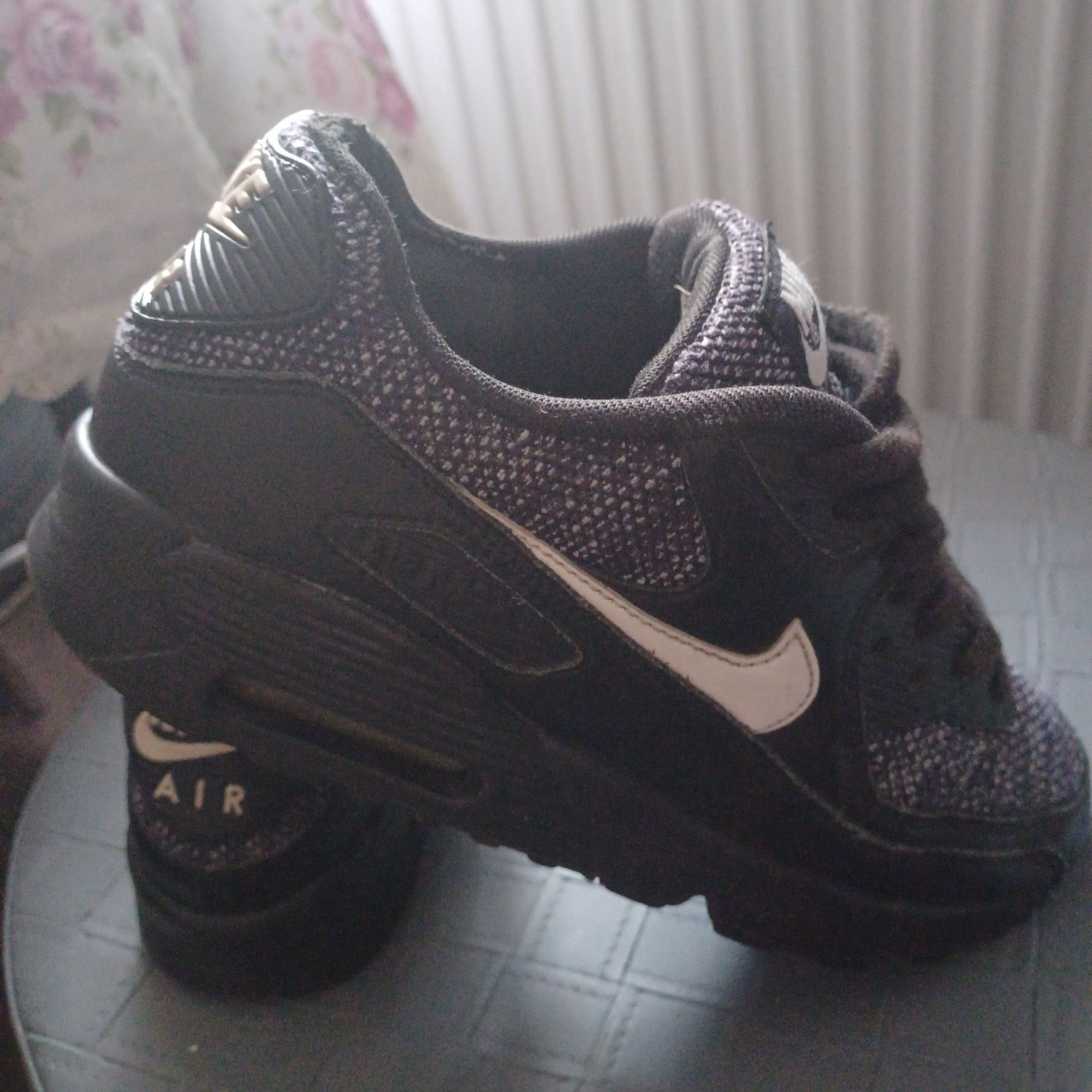 Vand adidasi nike