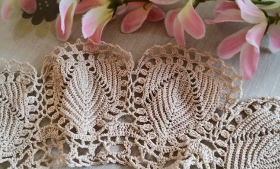 Ръчно плетена якичка.